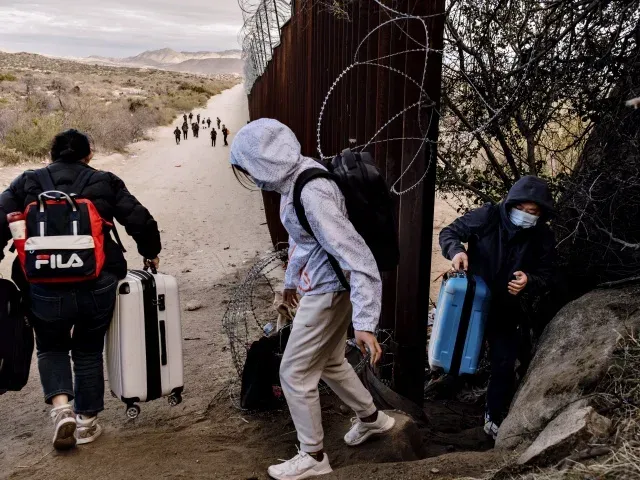 Contrabanda de migranți, lovită dur: profiturile cartelurilor au scăzut cu 62%