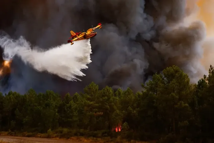Incendiile din Franța și lecția uitată a lui Aristotel: suveranitate, teritorii și „xenocrație”