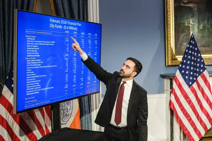 Avertismentul spionului KGB devine realitate în New York și Canada