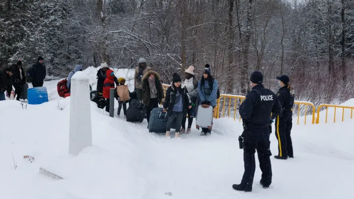 Rețea de contrabandă cu migranți între Canada și SUA: o femeie din New York a recunoscut faptele