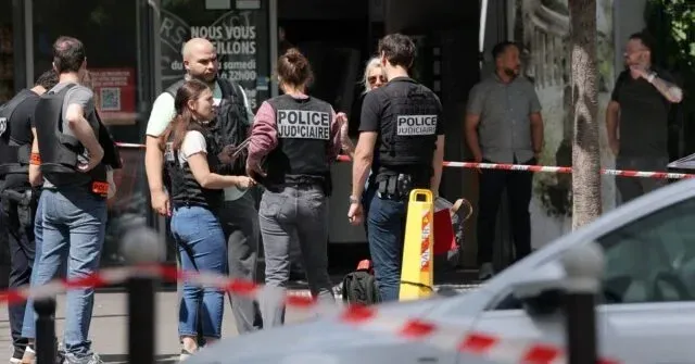 Atac cu cuțitul la Paris: trei femei rănite, suspectul invocă „Allah”. Reacția autorităților: „nebun”