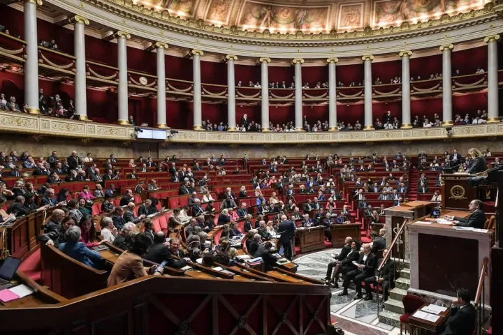 Cenzura digitală: Franța redescoperă teama de liberul cuvânt