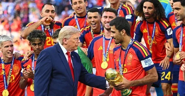 Trump înmânează trofeul Spaniei la Cupa Mondială 2026: Un spectacol geopolitic pe teren