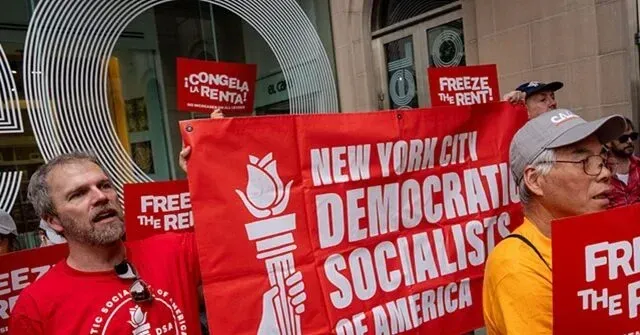Socialiștii americani declară: Ținta este răsturnarea „imperiului”