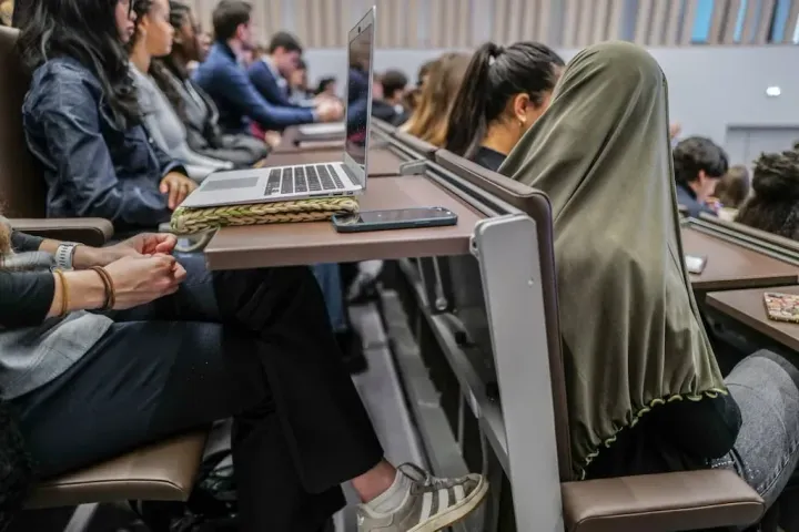 Franța: 85% dintre incidentele religioase la locul de muncă implică islamul
