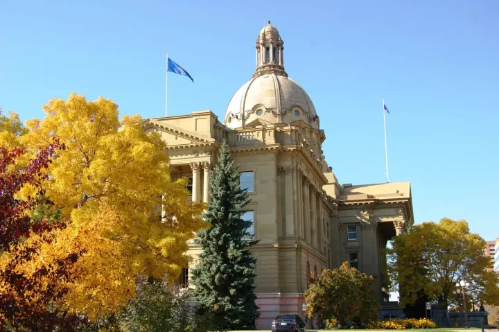 Alberta cere mai multe locuri în Senatul Canadei: o luptă suveranistă cu ecou global