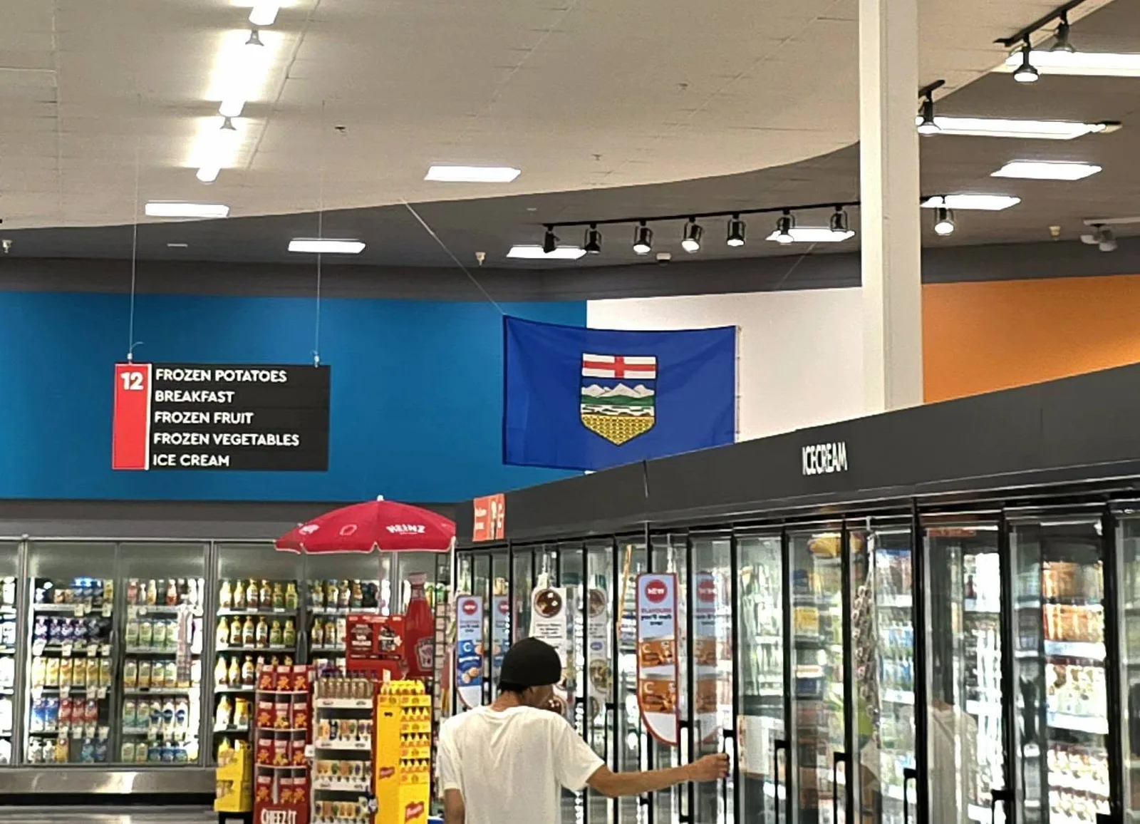 Steagul provinciei Alberta, acuzat că e „politic” într-un supermarket canadian