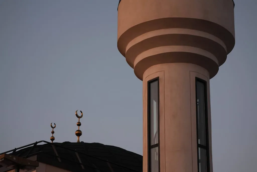 Franța închide o moschee radicală: lecția suveranistă pentru Europa