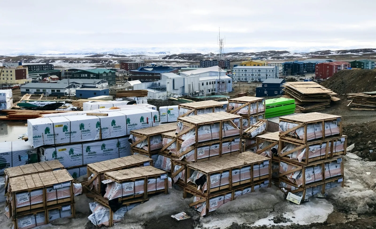 Housing Arctic: 2,5 milioane $ per locuință – semnal de alarmă global?