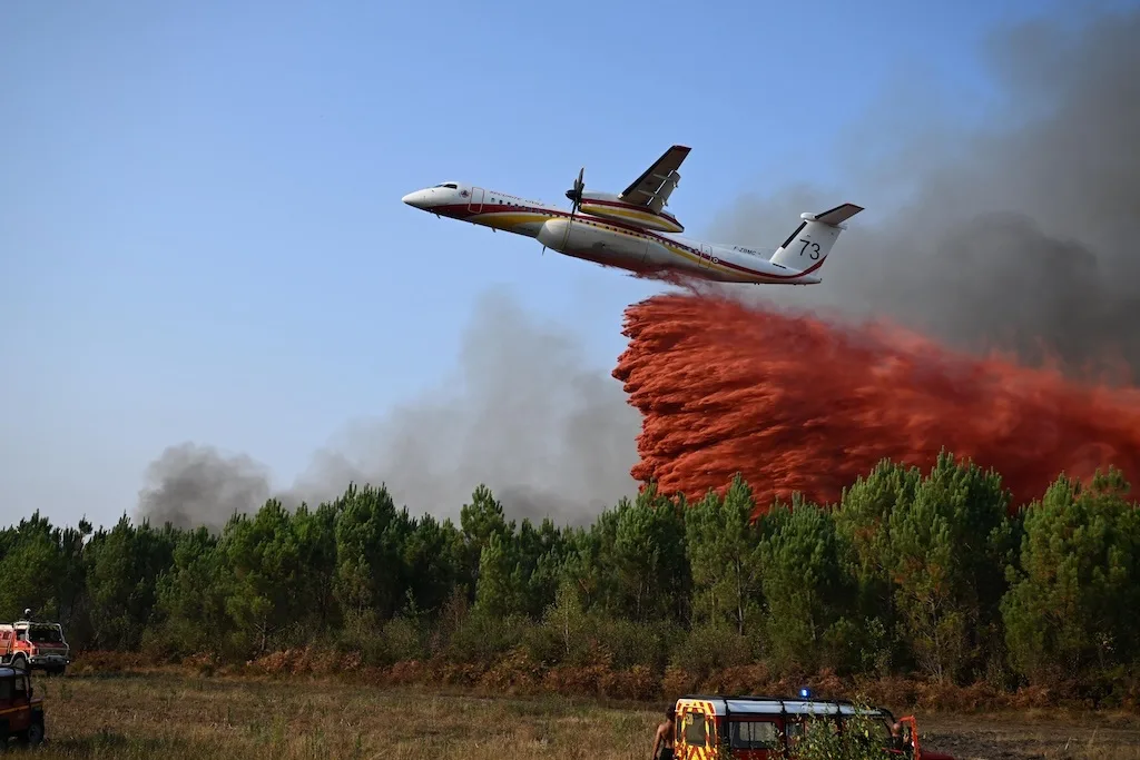 Incendiile scot la iveală fisurile statului francez: departamentele plătesc, statul ezită