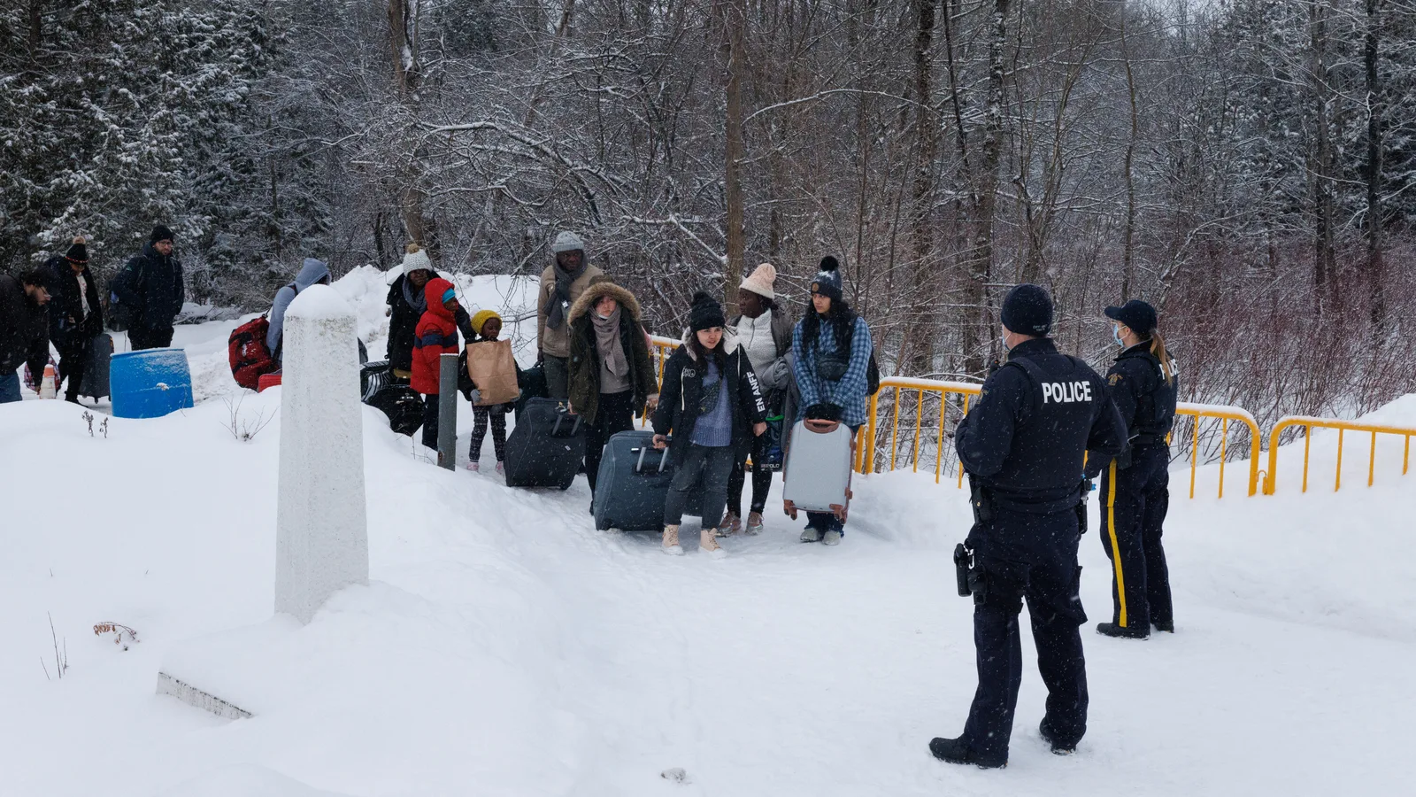 Rețea de contrabandă cu migranți între Canada și SUA: o femeie din New York a recunoscut faptele