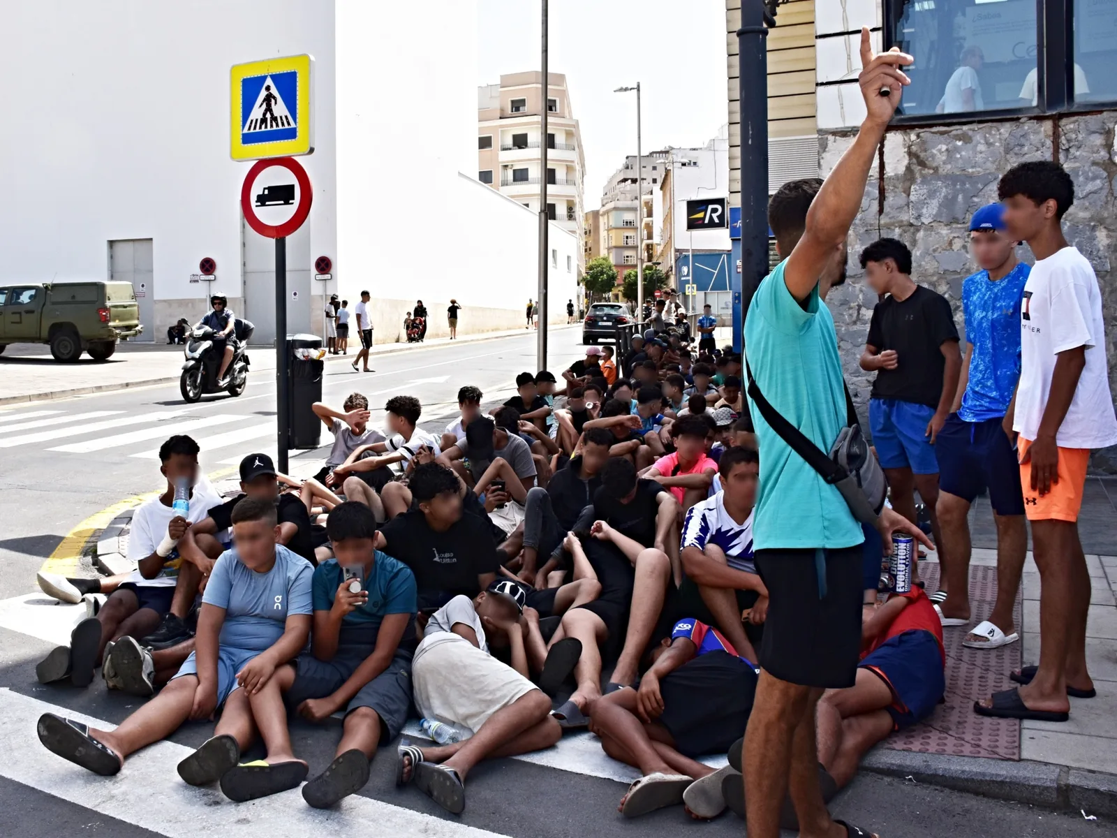 Spania ascunde amploarea crizei din Ceuta: 8.000 de imigranți ilegali, dintre care 5.000 cer azil