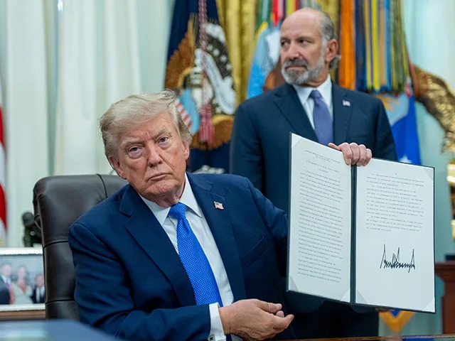 Trump închide „turismul de naștere”: cetățenia americană devine privilegiu, nu marfă