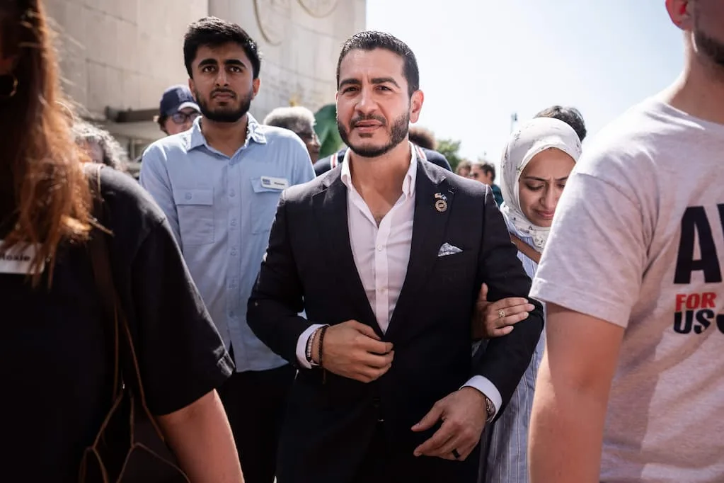 Un medic pro-palestinian cucerește primarul democrat din Michigan